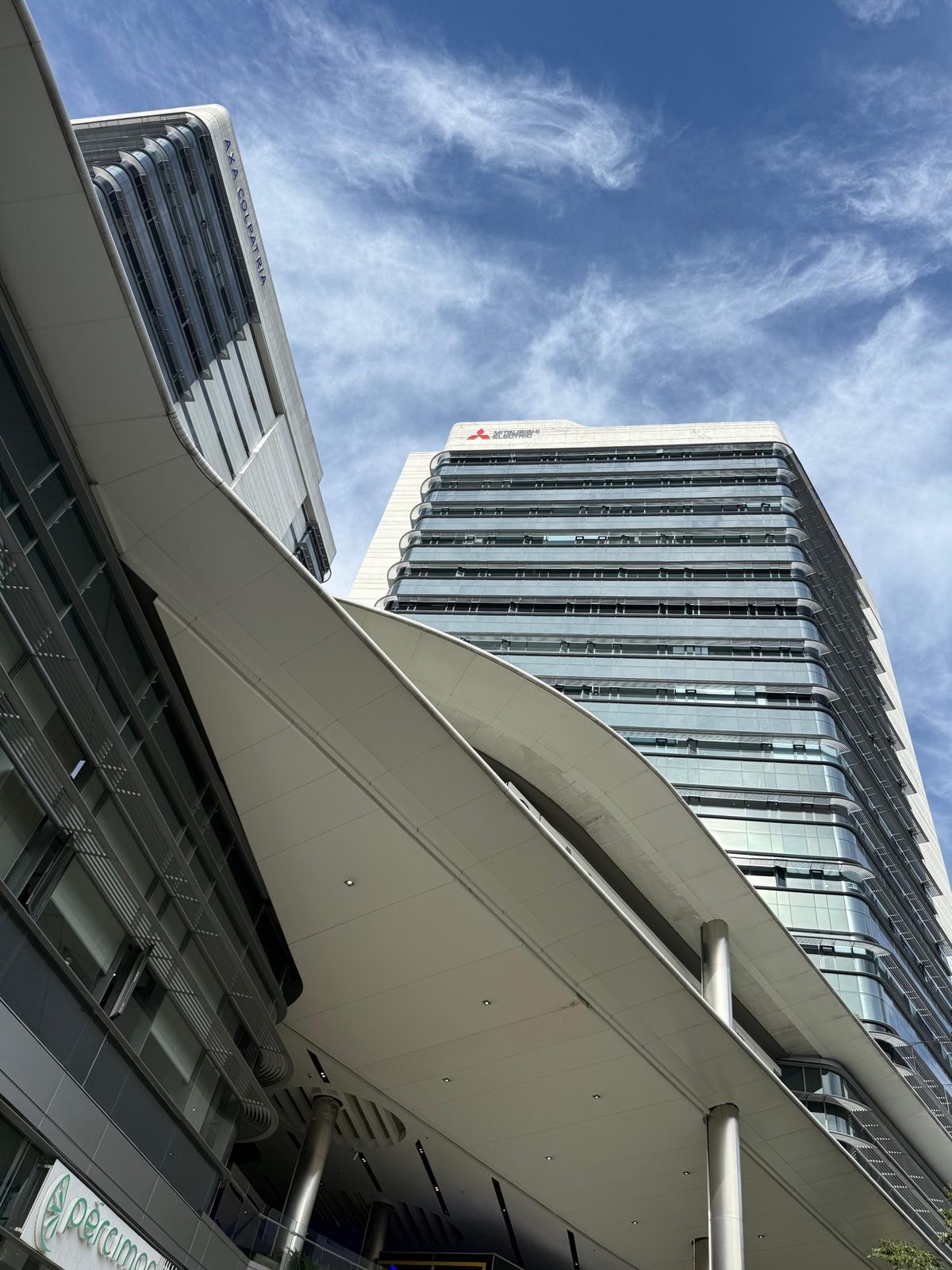 Torre del Centro Empresarial Milla de Oro, sede de Deep Empire Bros en Medellín
